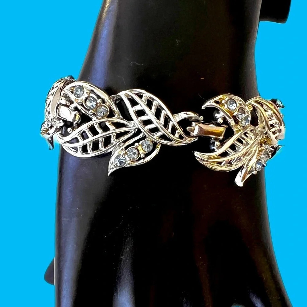Coro vintage bracelet. 1960’s floral bracelet silver plated small blue crystals